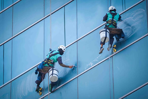 Facade Cleaning Services Setting Standards in Dubai